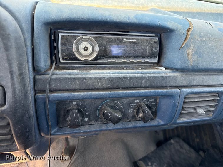 image for item EP0519 1997 Ford F450 Super Duty flatbed truck