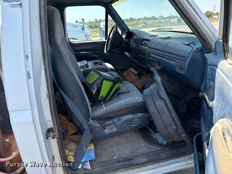 image for item EP0519 1997 Ford F450 Super Duty flatbed truck