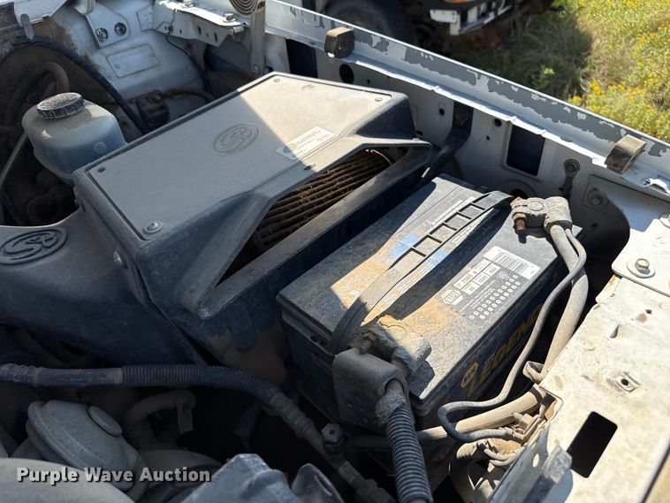 image for item EP0519 1997 Ford F450 Super Duty flatbed truck