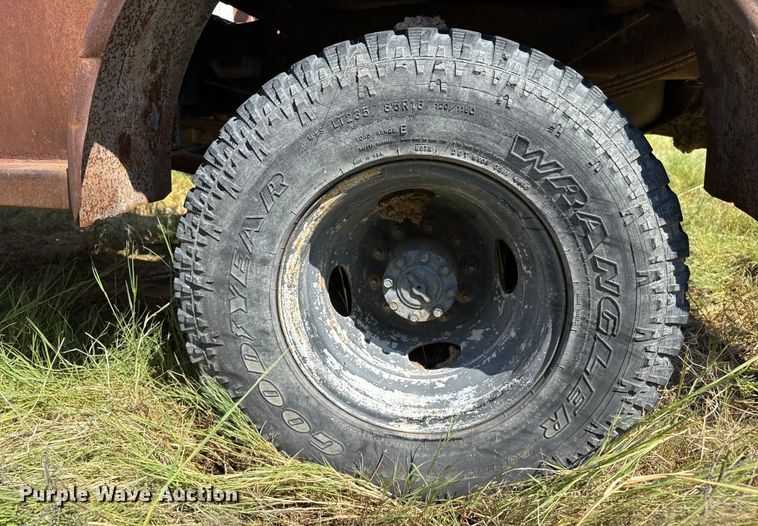 image for item EP0519 1997 Ford F450 Super Duty flatbed truck