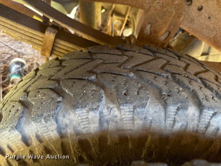 image for item EP0519 1997 Ford F450 Super Duty flatbed truck