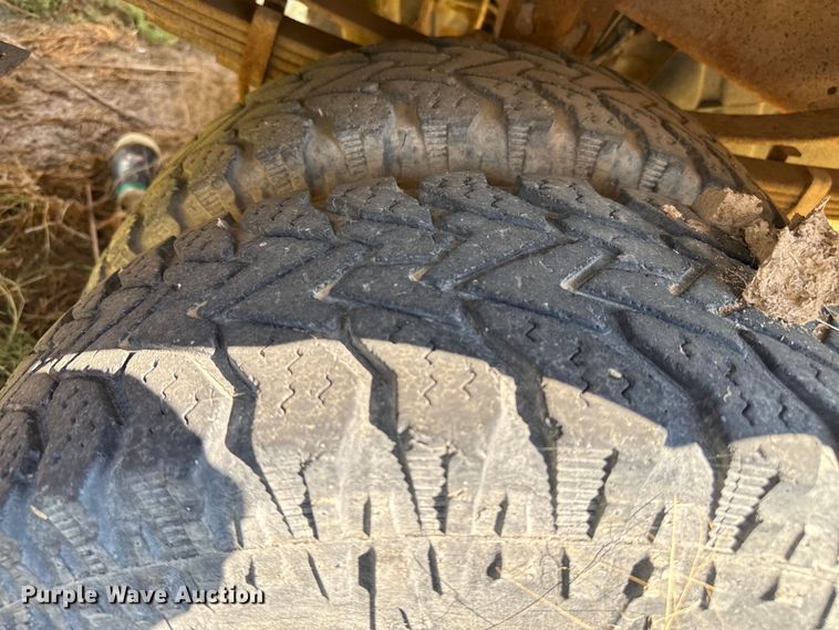 image for item EP0519 1997 Ford F450 Super Duty flatbed truck