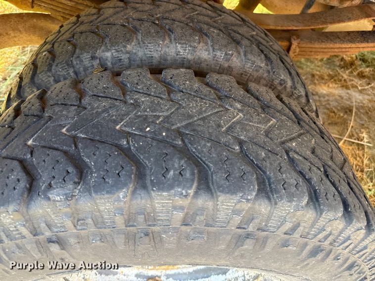 image for item EP0519 1997 Ford F450 Super Duty flatbed truck