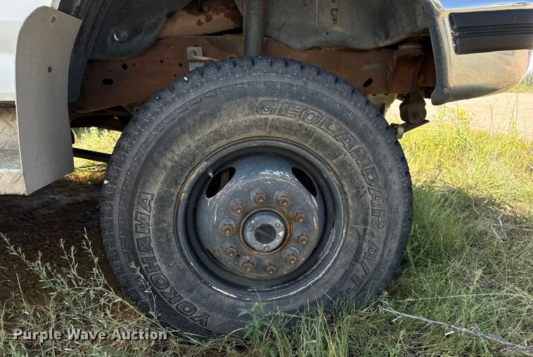 image for item EP0519 1997 Ford F450 Super Duty flatbed truck