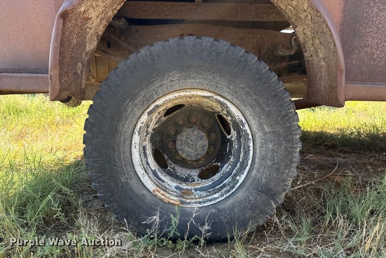 image for item EP0519 1997 Ford F450 Super Duty flatbed truck