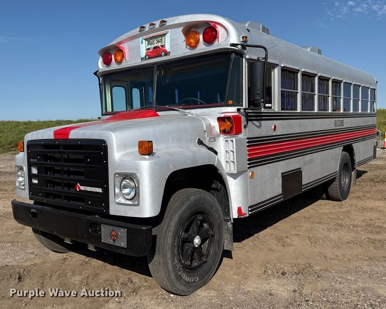 image for item EP0532 1989 International party bus