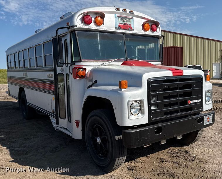 image for item EP0532 1989 International party bus