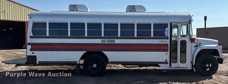 image for item EP0532 1989 International party bus