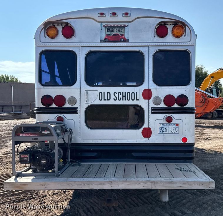 image for item EP0532 1989 International party bus