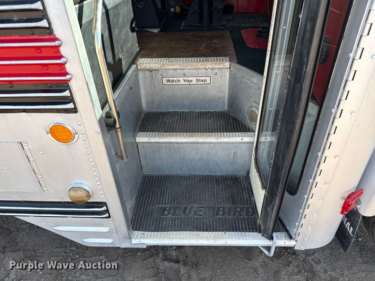 image for item EP0532 1989 International party bus