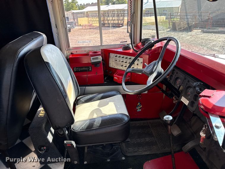 image for item EP0532 1989 International party bus