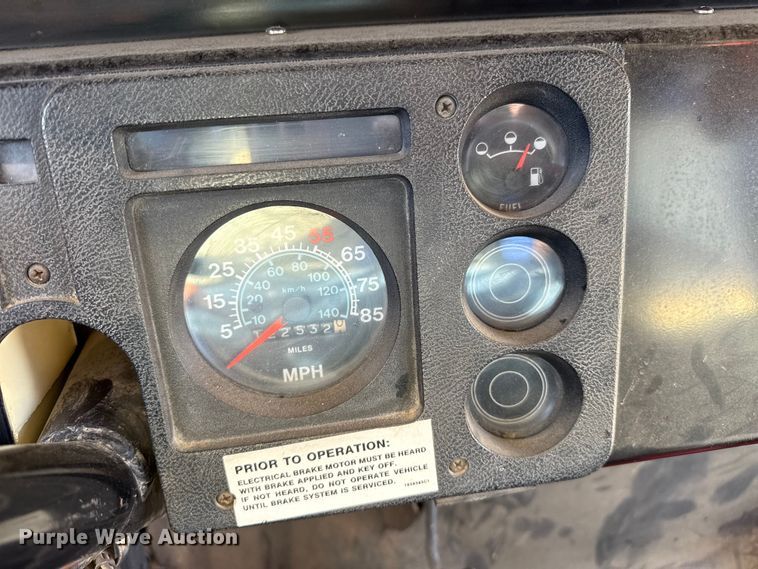 image for item EP0532 1989 International party bus