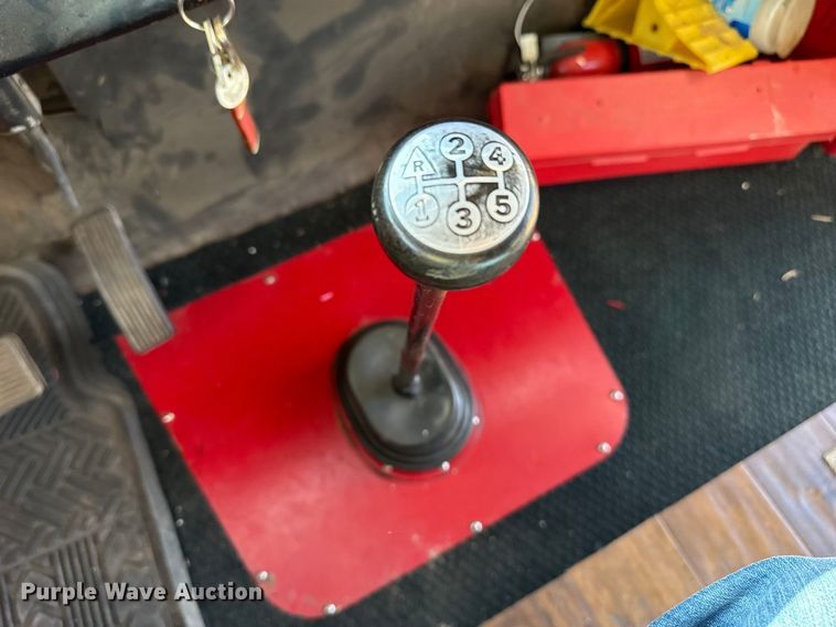 image for item EP0532 1989 International party bus