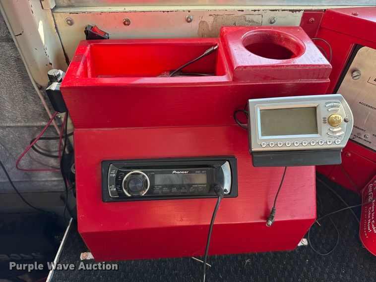 image for item EP0532 1989 International party bus