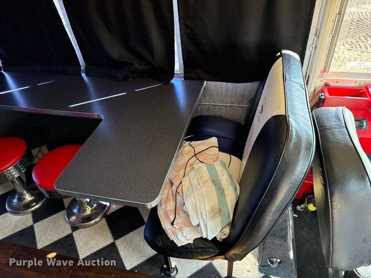 image for item EP0532 1989 International party bus