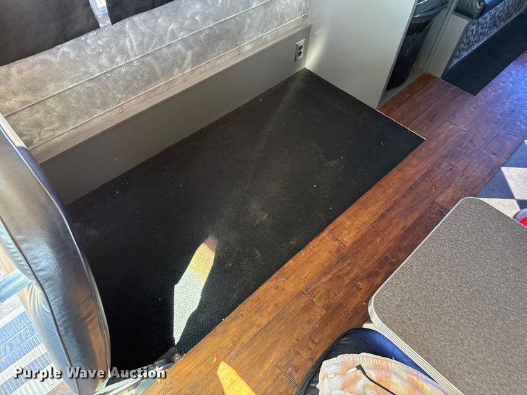 image for item EP0532 1989 International party bus