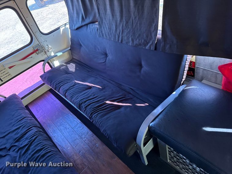 image for item EP0532 1989 International party bus