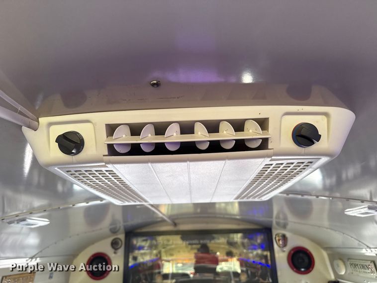 image for item EP0532 1989 International party bus