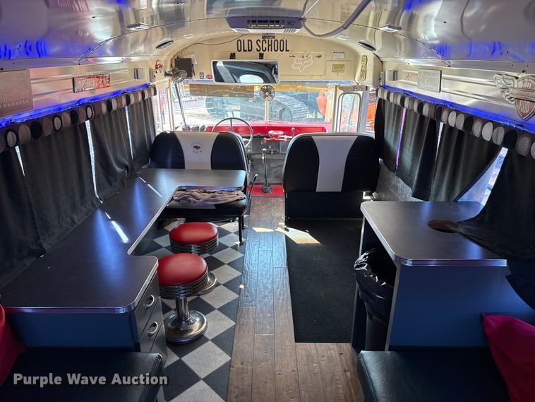 image for item EP0532 1989 International party bus