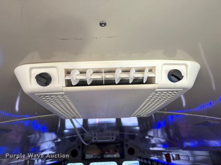 image for item EP0532 1989 International party bus