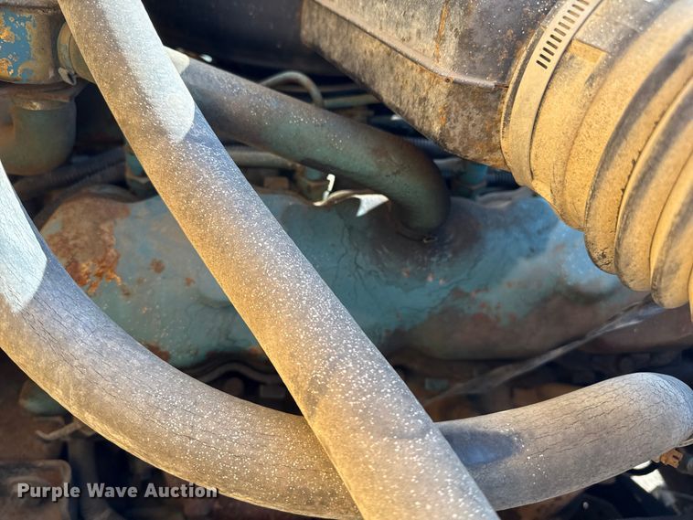 image for item EP0532 1989 International party bus