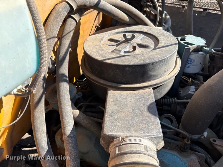 image for item EP0532 1989 International party bus