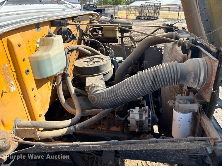 image for item EP0532 1989 International party bus