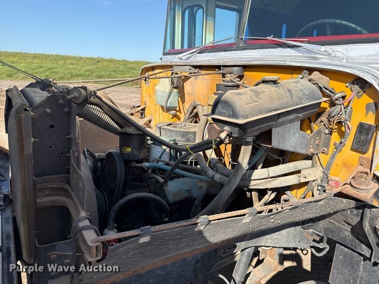 image for item EP0532 1989 International party bus