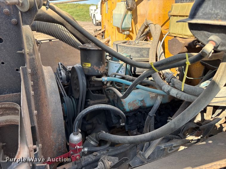 image for item EP0532 1989 International party bus