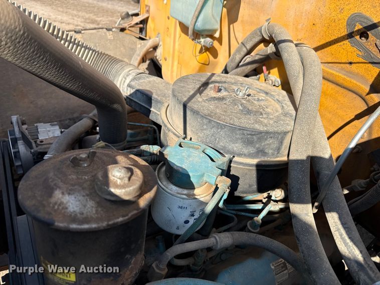 image for item EP0532 1989 International party bus