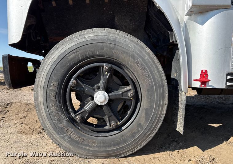 image for item EP0532 1989 International party bus