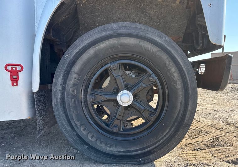 image for item EP0532 1989 International party bus