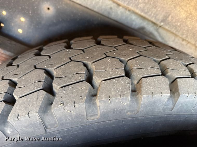 image for item EP0532 1989 International party bus