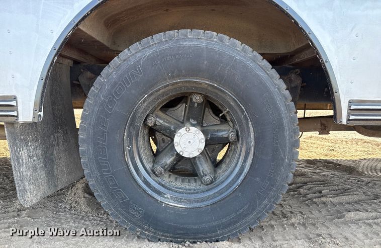 image for item EP0532 1989 International party bus