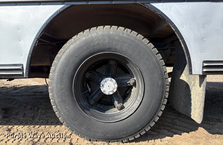 image for item EP0532 1989 International party bus