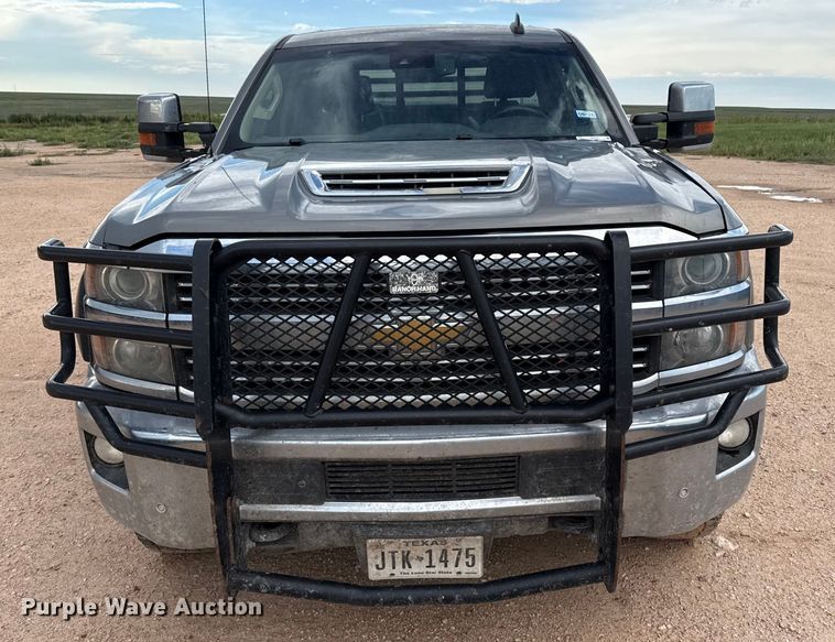 image for item EP0537 2017 Chevrolet Silverado 2500HD Crew Cab flatbed pickup truck