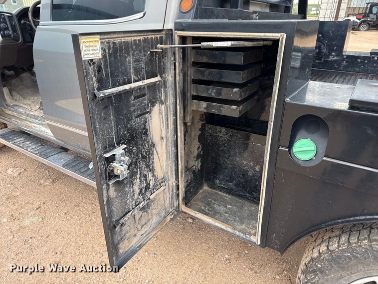 image for item EP0537 2017 Chevrolet Silverado 2500HD Crew Cab flatbed pickup truck