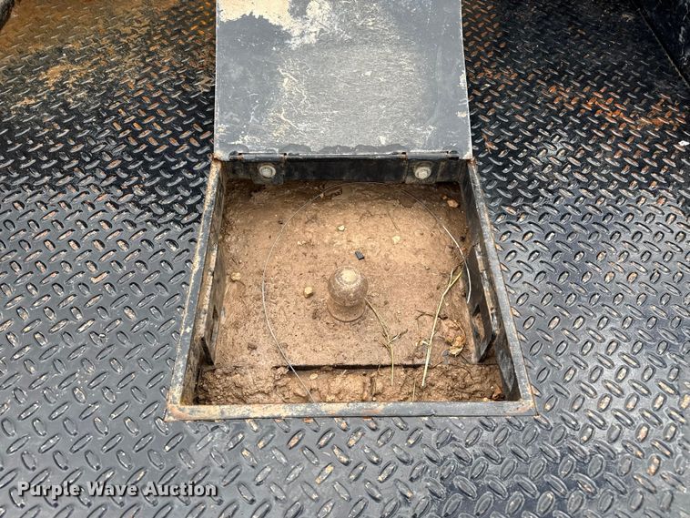 image for item EP0537 2017 Chevrolet Silverado 2500HD Crew Cab flatbed pickup truck