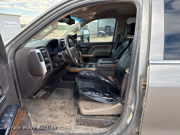 image for item EP0537 2017 Chevrolet Silverado 2500HD Crew Cab flatbed pickup truck