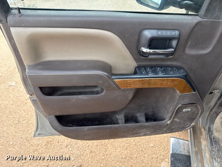 image for item EP0537 2017 Chevrolet Silverado 2500HD Crew Cab flatbed pickup truck