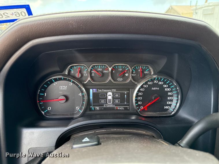 image for item EP0537 2017 Chevrolet Silverado 2500HD Crew Cab flatbed pickup truck