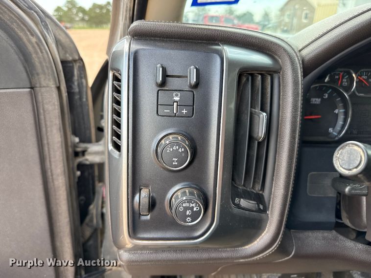 image for item EP0537 2017 Chevrolet Silverado 2500HD Crew Cab flatbed pickup truck