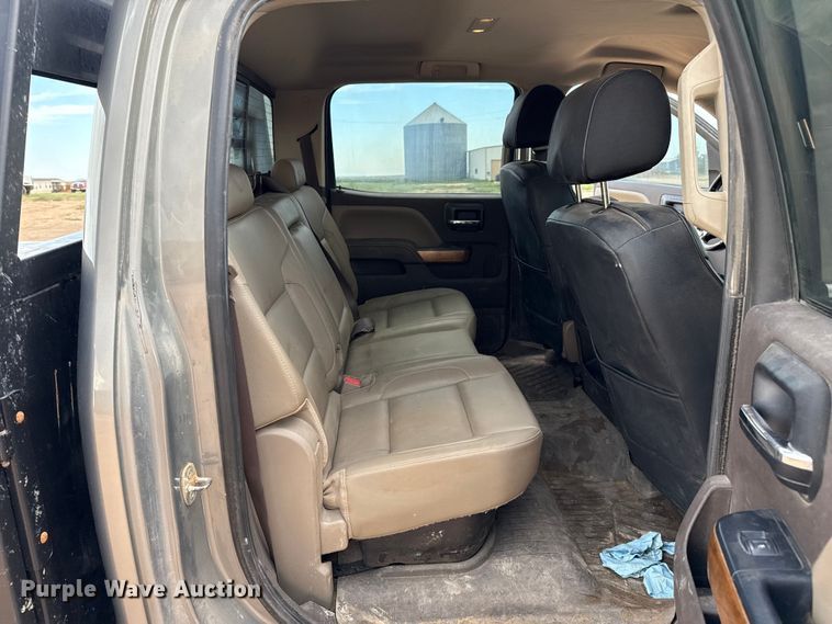 image for item EP0537 2017 Chevrolet Silverado 2500HD Crew Cab flatbed pickup truck