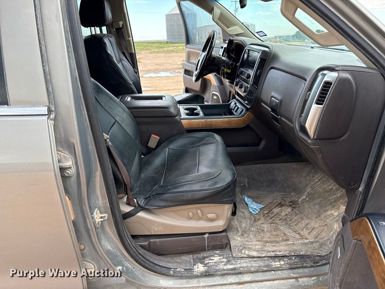 image for item EP0537 2017 Chevrolet Silverado 2500HD Crew Cab flatbed pickup truck