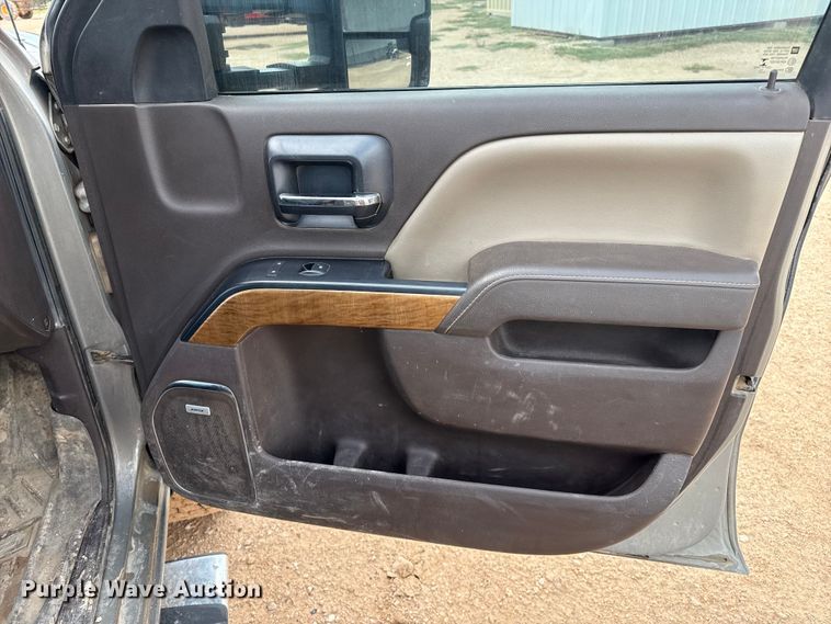 image for item EP0537 2017 Chevrolet Silverado 2500HD Crew Cab flatbed pickup truck