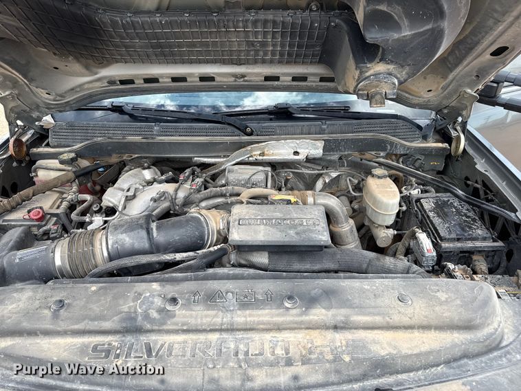 image for item EP0537 2017 Chevrolet Silverado 2500HD Crew Cab flatbed pickup truck