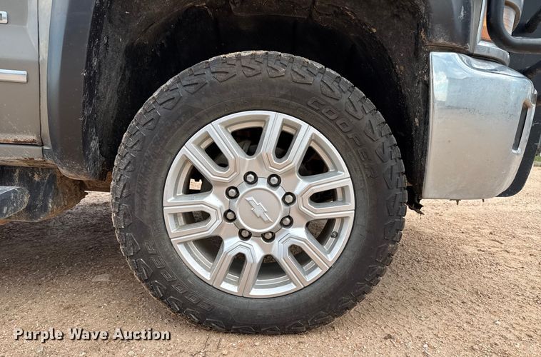 image for item EP0537 2017 Chevrolet Silverado 2500HD Crew Cab flatbed pickup truck