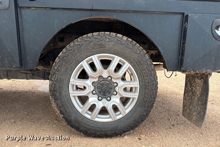 image for item EP0537 2017 Chevrolet Silverado 2500HD Crew Cab flatbed pickup truck