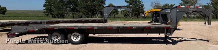image for item EP0538 2008 Diamond C equipment trailer