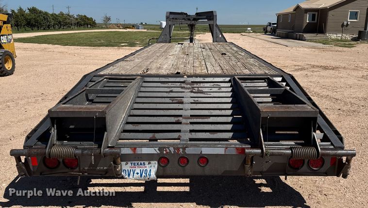 image for item EP0538 2008 Diamond C equipment trailer